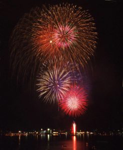 宮津灯籠流し花火大会 料亭ふみや